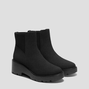 Vivaia Round-Toe Chunky Platform Travel Boots (Everly)